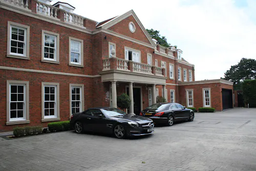 Striking Kingston mansion, D2515