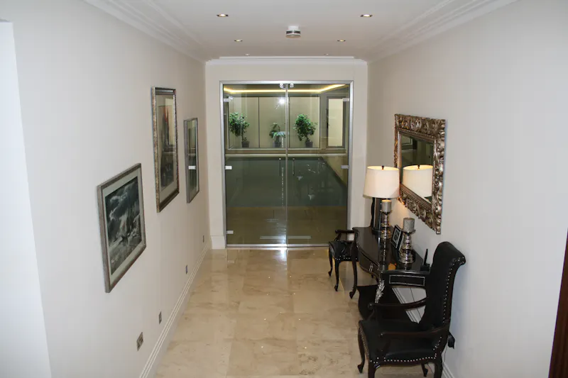 Corridor at Striking Kingston mansion, D2515 (photo 84)