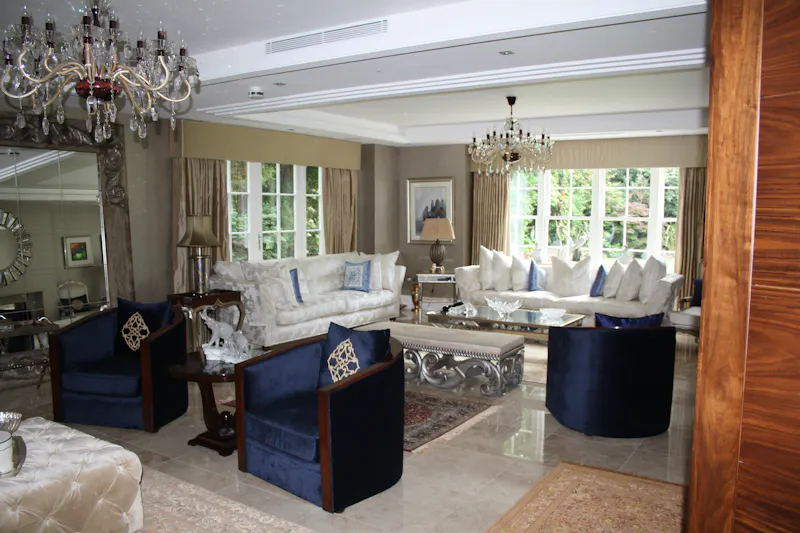 Living Room at Striking Kingston mansion, D2515 (photo 7)