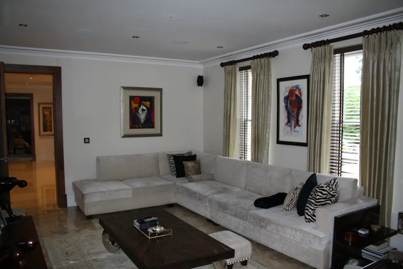 Striking Kingston mansion, D2515 (photo 28)