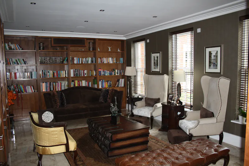 Striking Kingston mansion, D2515 (photo 34)