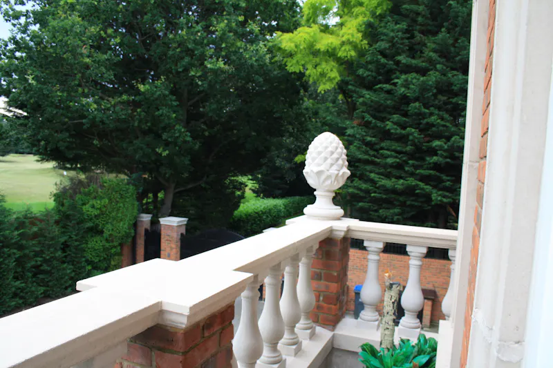 Striking Kingston mansion, D2515 (photo 47)