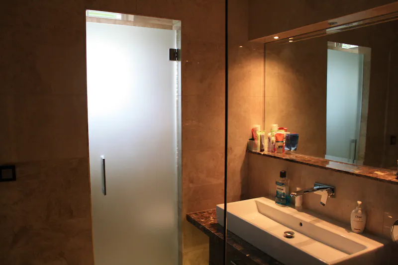 Bathroom at Striking Kingston mansion, D2515 (photo 76)