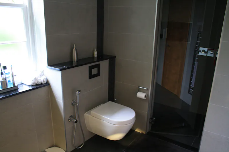 Bathroom at Striking Kingston mansion, D2515 (photo 68)