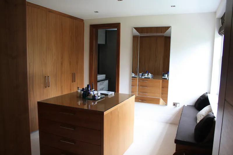 Dressing room at Striking Kingston mansion, D2515 (photo 65)