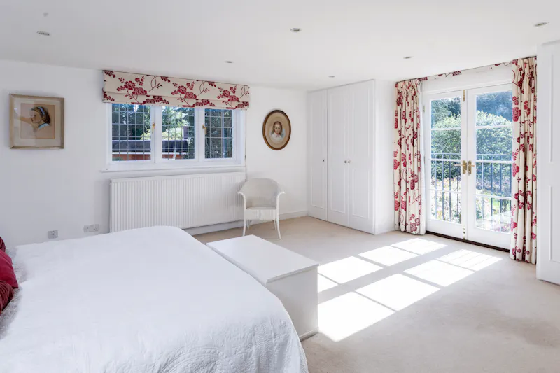 Bedroom at Victorian coach house Cobham, B1945 (photo 8)