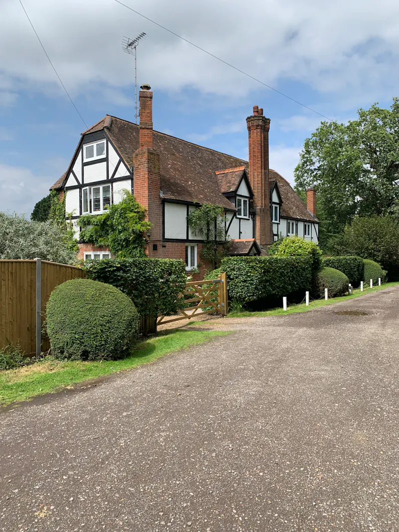 Victorian coach house Cobham, B1945 (photo 15)