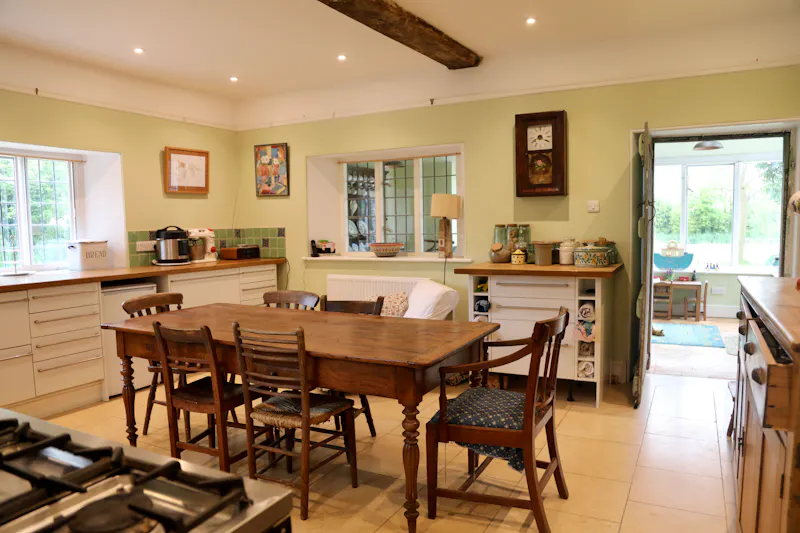 Large farmhouse near Witney, L722 (photo 6)