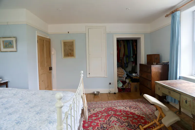 Bedroom at Large farmhouse near Witney, L722 (photo 30)