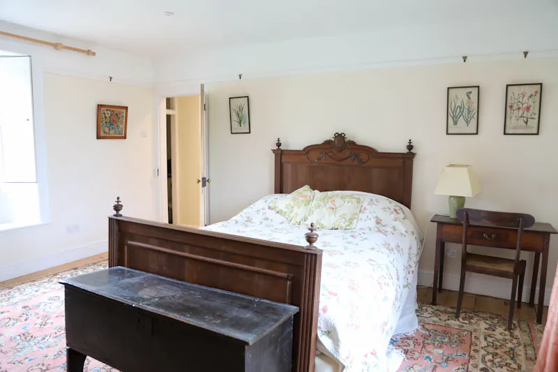 Bedroom at Large farmhouse near Witney, L722 (photo 27)