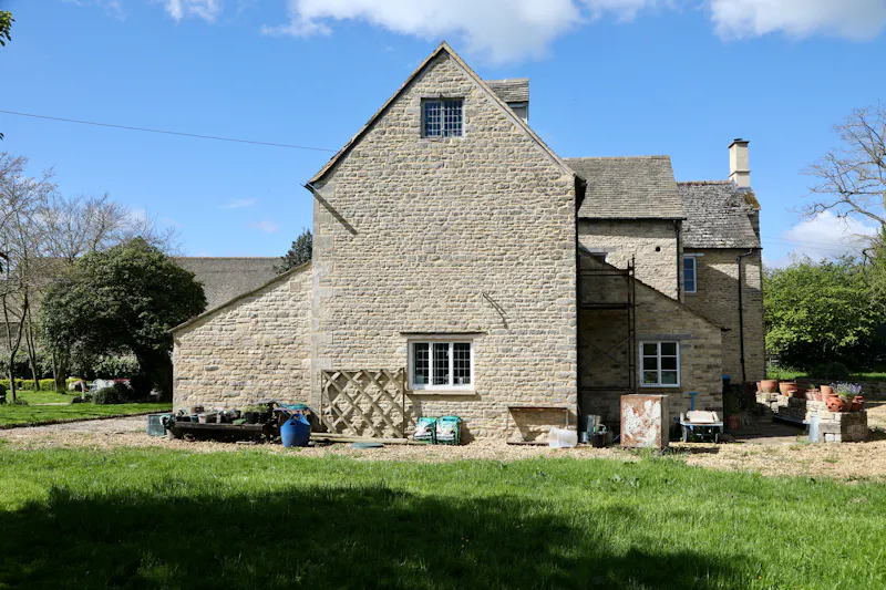 Large farmhouse near Witney, L722 (photo 46)