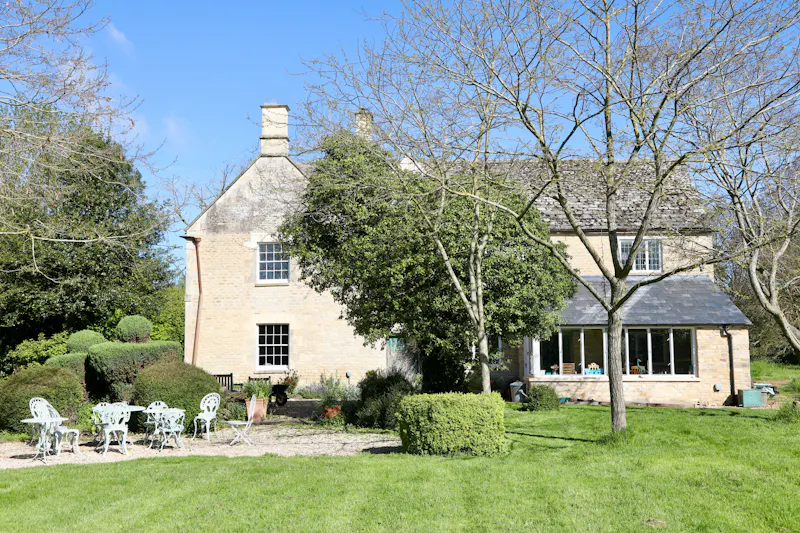 Large farmhouse near Witney, L722 (photo 73)