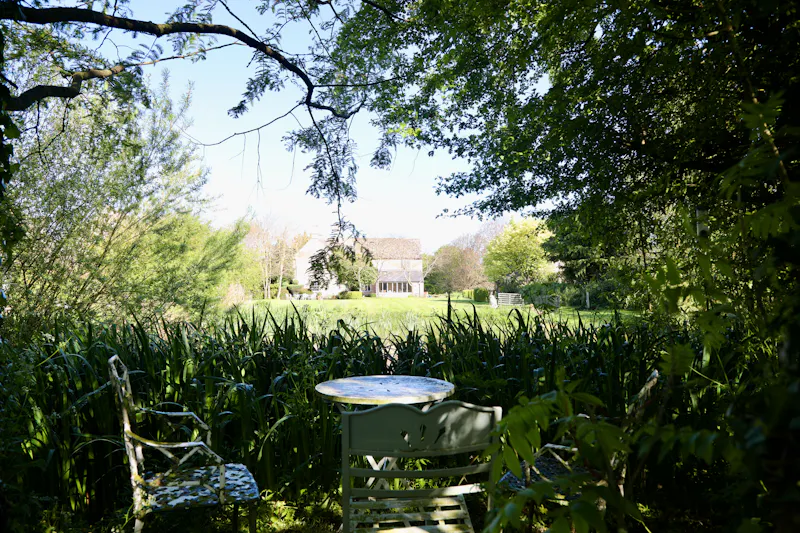 Garden at Large farmhouse near Witney, L722 (photo 51)