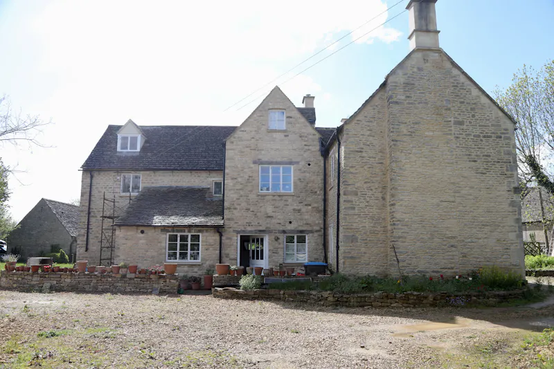 Large farmhouse near Witney, L722 (photo 1)