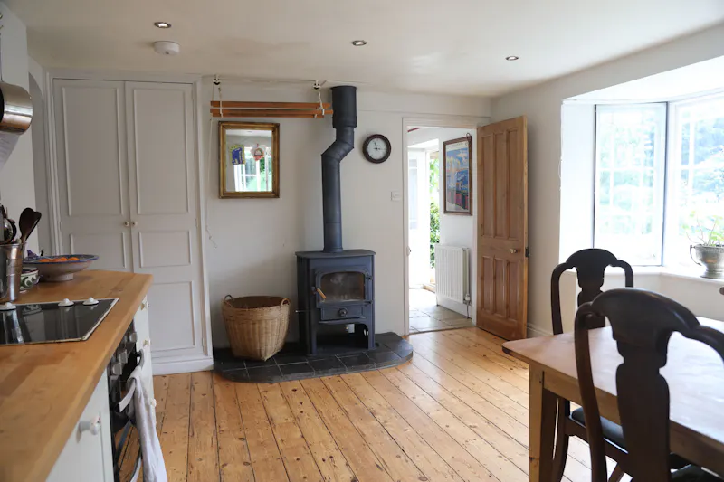 Fireplace at Claywell cottage in Oxfordshire, L723 (photo 7)