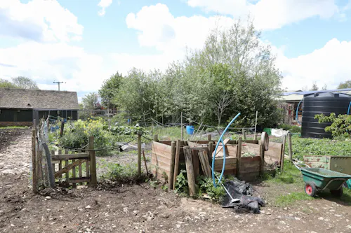Claywell gardens in Oxfordshire, L724
