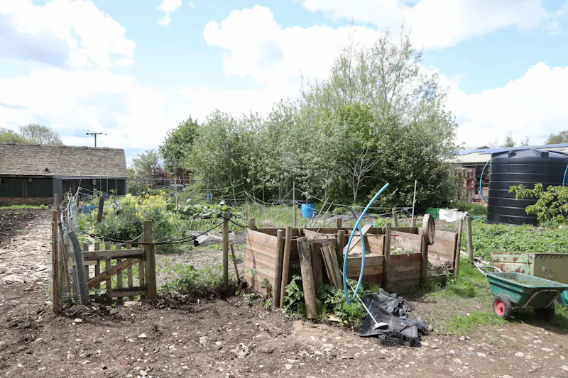 Claywell gardens in Oxfordshire, L724 (photo 2)