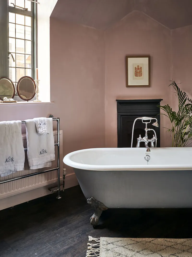 Bath - rolltop at 1900's Vicarage in Putney, D2580 (photo 70)