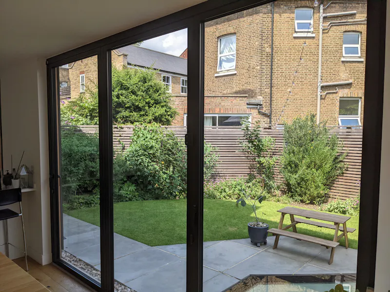 Glass at New-build mews in Finsbury, D2525 (photo 21)