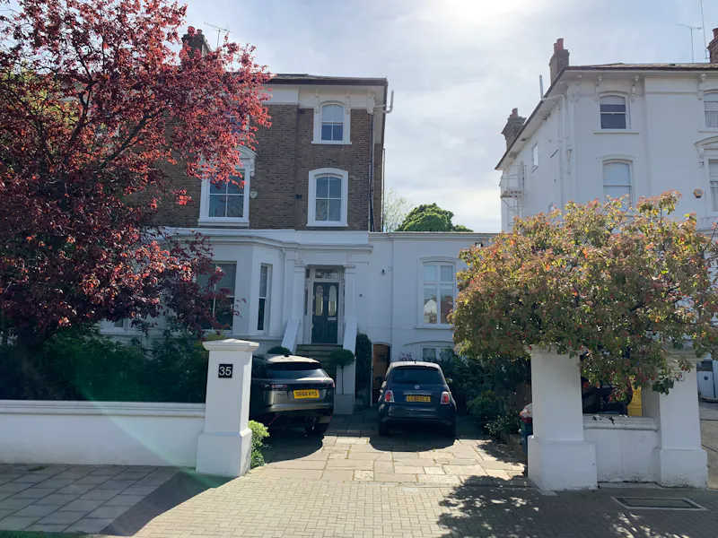 Driveway at Large Victorian house Chiswick, B1919 (photo 1)