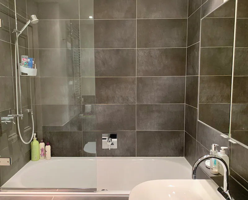 Bath at Large Victorian house Chiswick, B1919 (photo 58)
