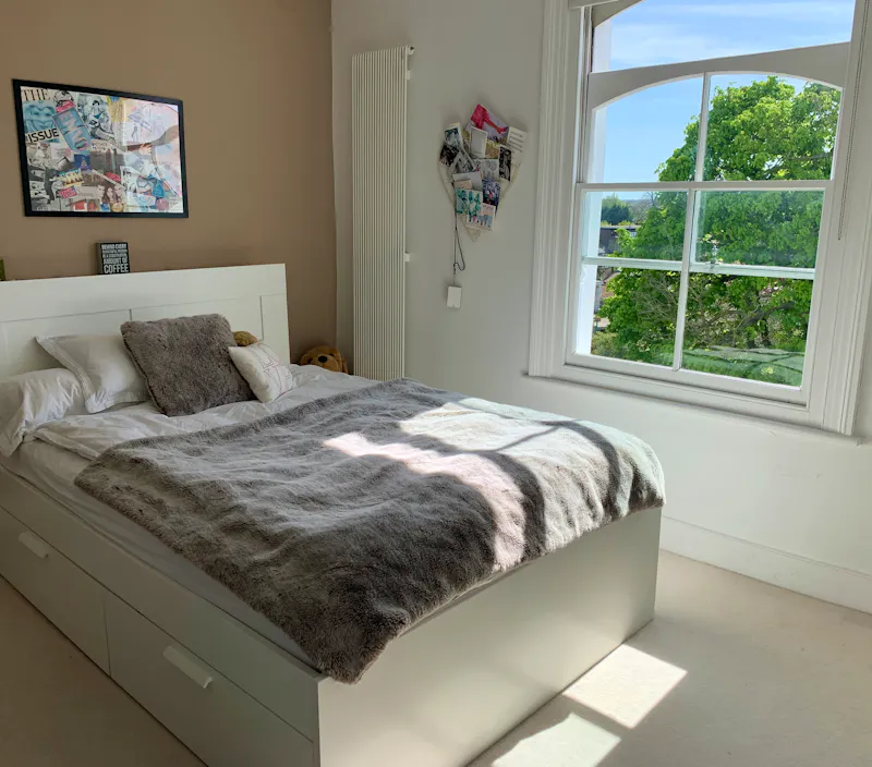 Bedroom at Large Victorian house Chiswick, B1919 (photo 43)