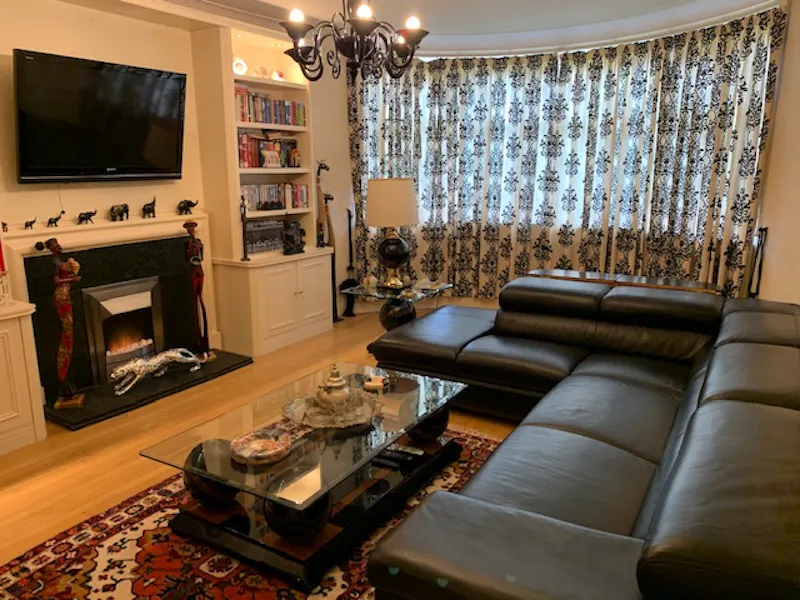 Living Room at Art Deco home in Edgware , D2559 (photo 5)