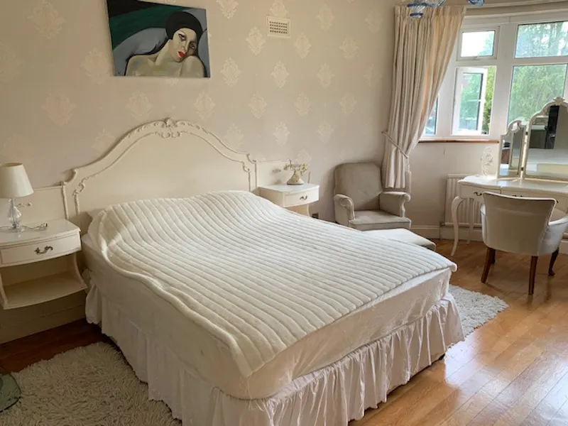 Bedroom at Art Deco home in Edgware , D2559 (photo 12)