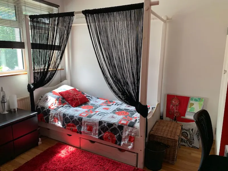 Bedroom - teen at Art Deco home in Edgware , D2559 (photo 14)