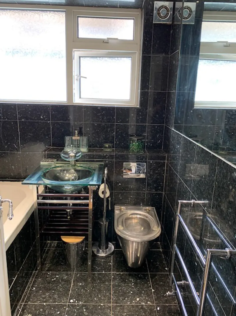 Floor - tiled at Art Deco home in Edgware , D2559 (photo 18)