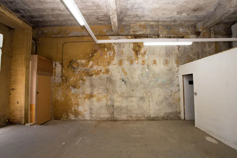Floor - concrete at Peckham warehouses and rooftops, N248 (photo 9)