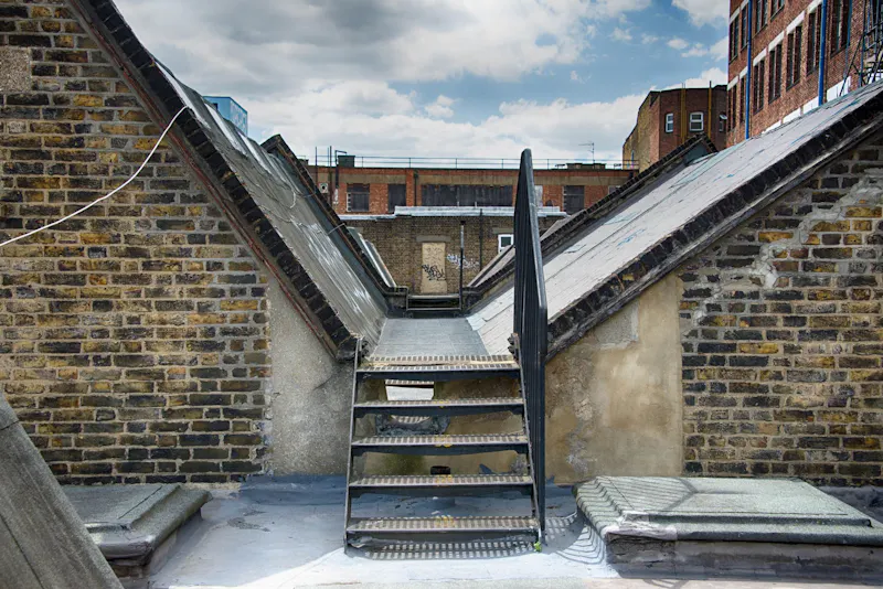 Peckham warehouses and rooftops, N248 (photo 16)