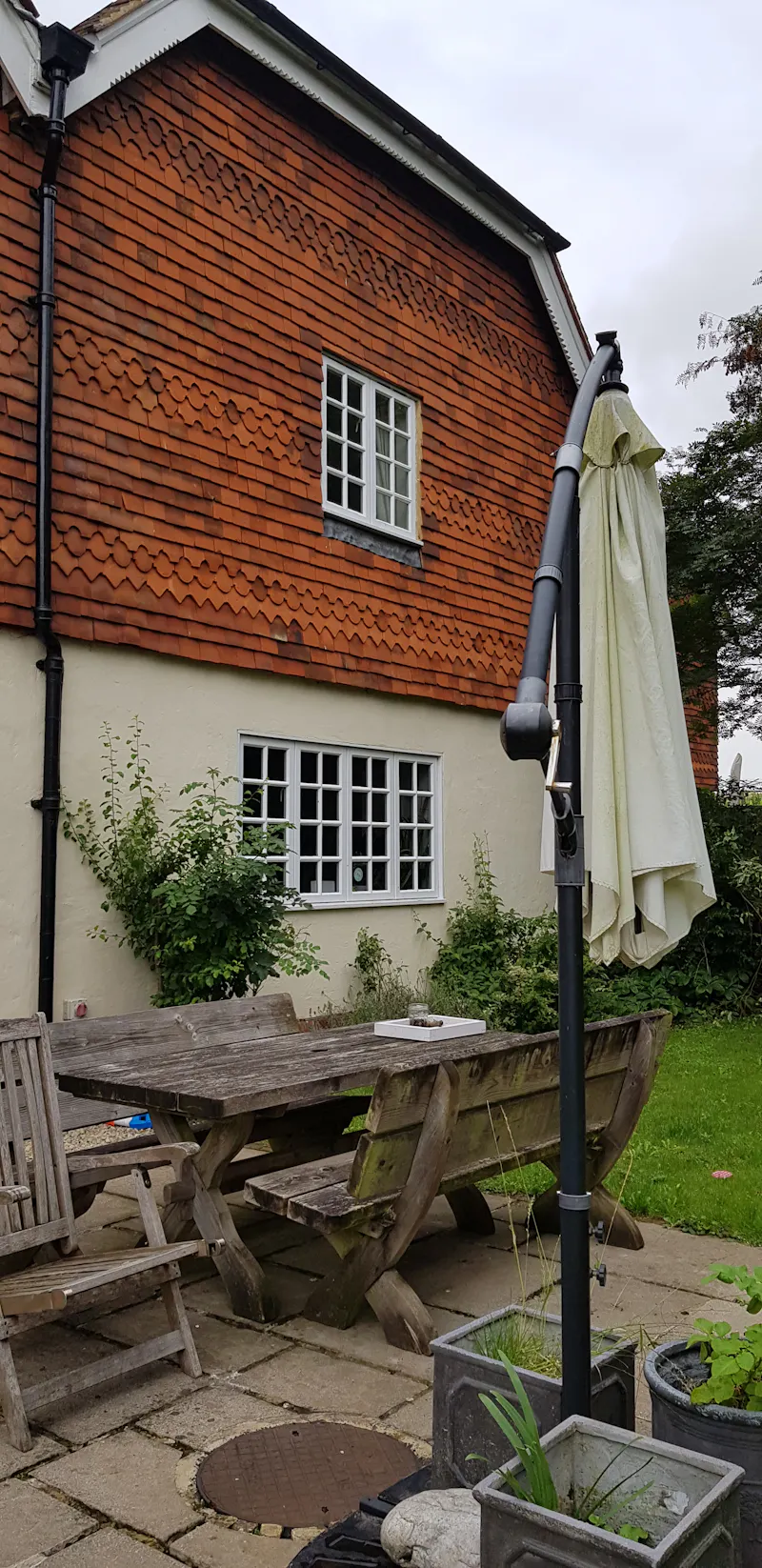 Farnham unusual family home, B1761 (photo 53)