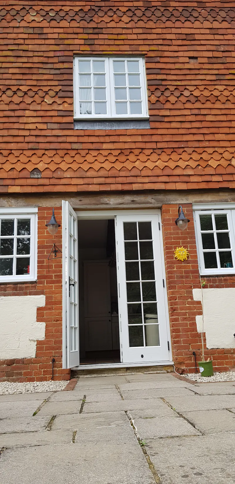Farnham unusual family home, B1761 (photo 52)