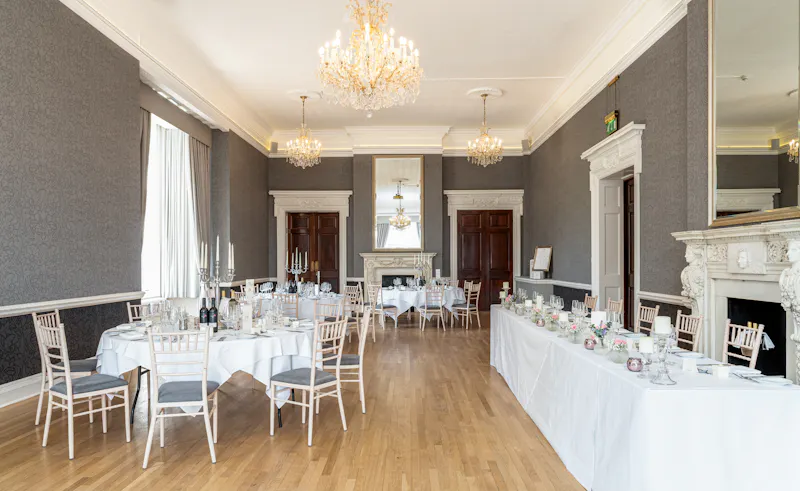 Dining room at Jacobean manor house Bracknell, H184 (photo 5)