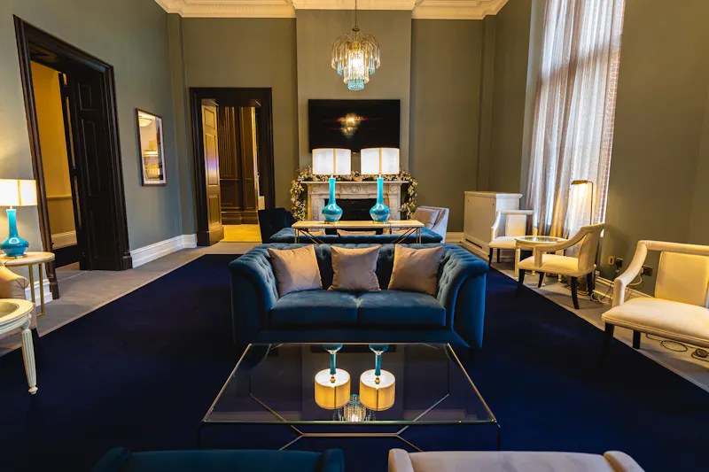 Sitting room at Jacobean manor house Bracknell, H184 (photo 8)
