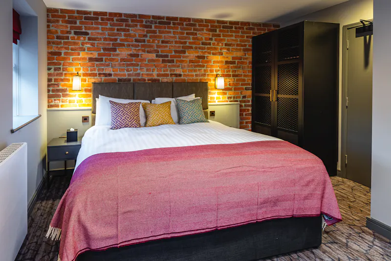 Bedroom at Jacobean manor house Bracknell, H184 (photo 30)
