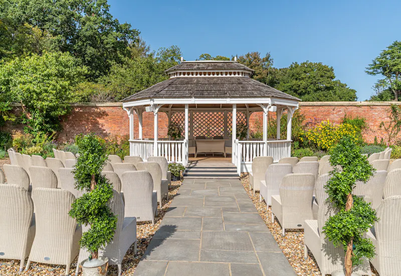 Terrace/Patio at Jacobean manor house Bracknell, H184 (photo 41)