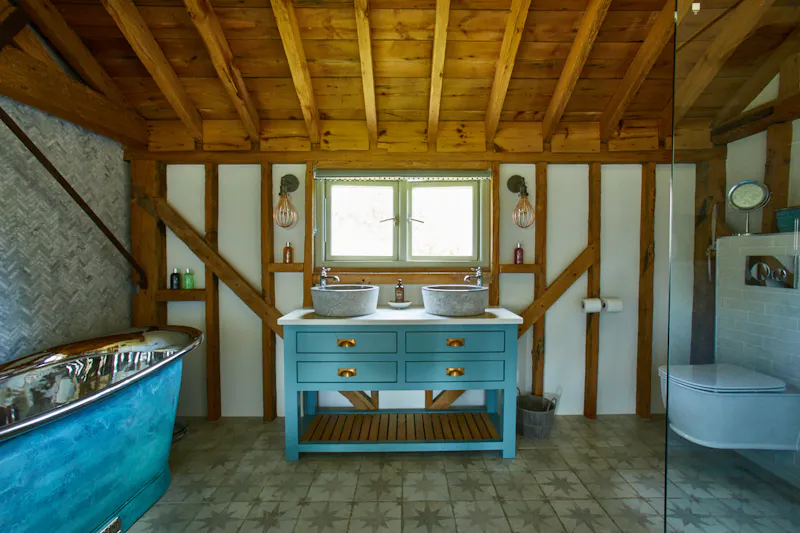 Bathroom at Stunning barn conversion Kent , D2552 (photo 15)