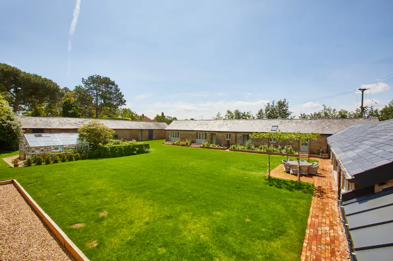 Garden at Stunning barn conversion Kent , D2552 (photo 25)