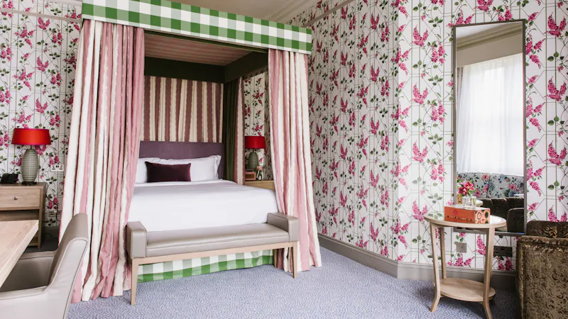 Bedroom at Large manor house in Tring , R849 (photo 6)