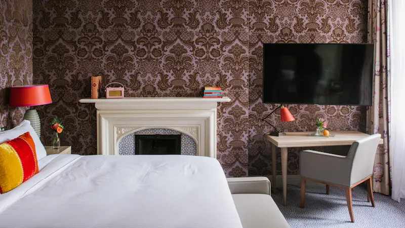 Wallpaper at Large manor house in Tring , R849 (photo 11)