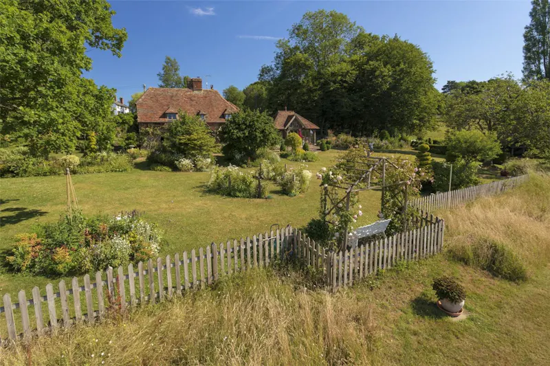 Garden at Grade 2 listed home Ashford, H1018 (photo 10)