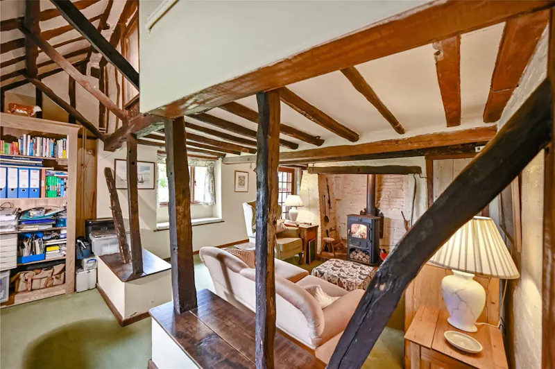 Beams at Grade 2 listed home Ashford, H1018 (photo 5)