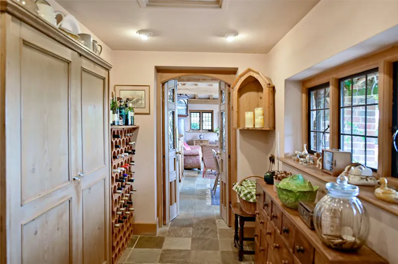 Corridor at Grade 2 listed home Ashford, H1018 (photo 6)