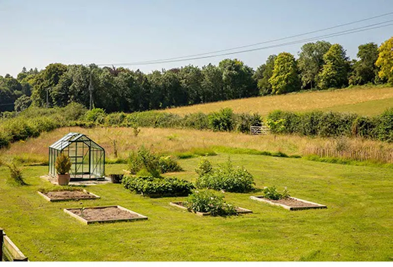 Greenhouse at Country cottage in Derry Down, D2563 (photo 22)