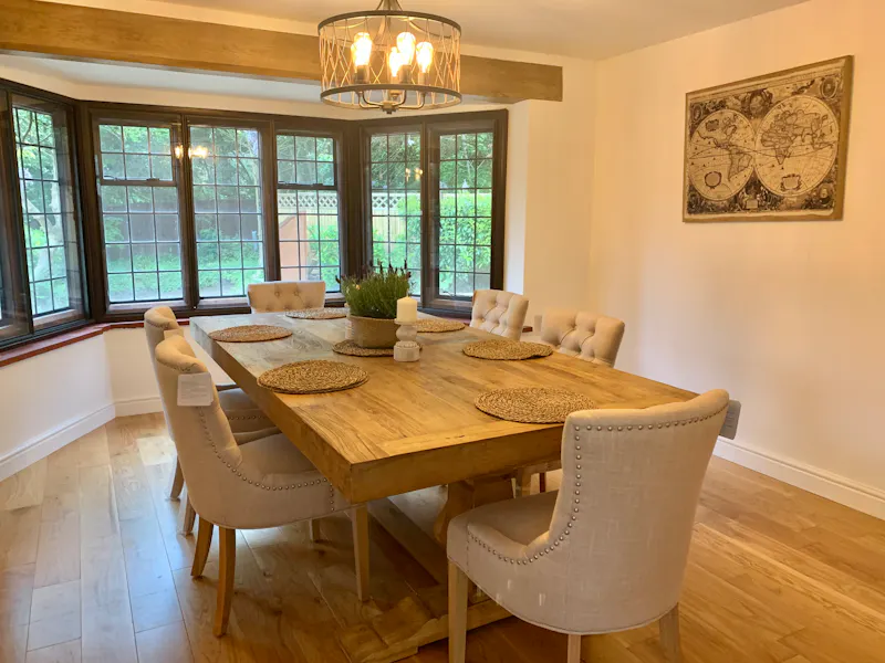 Dining room at Stunning thatched house Sonning, D2575 (photo 4)
