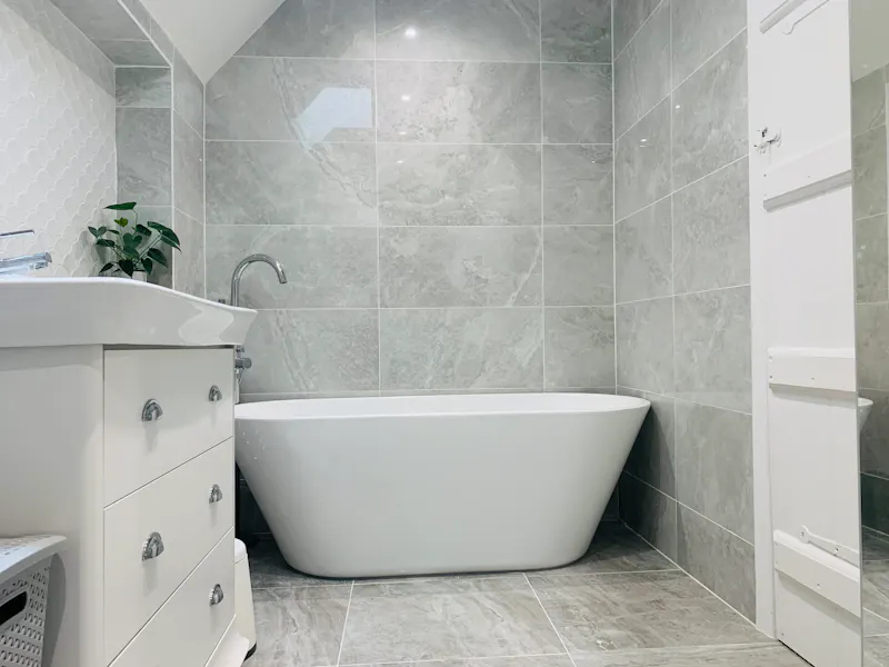 Bathroom at Stunning thatched house Sonning, D2575 (photo 12)
