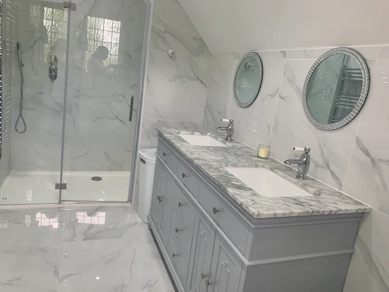 Bathroom at Stunning thatched house Sonning, D2575 (photo 11)