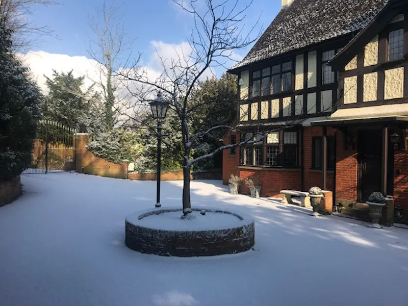 Driveway at Period home in Kenley, E491 (photo 28)